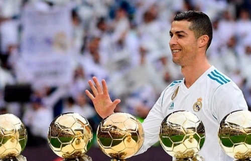 Ronaldo ra yêu sách với Real về lương bổng