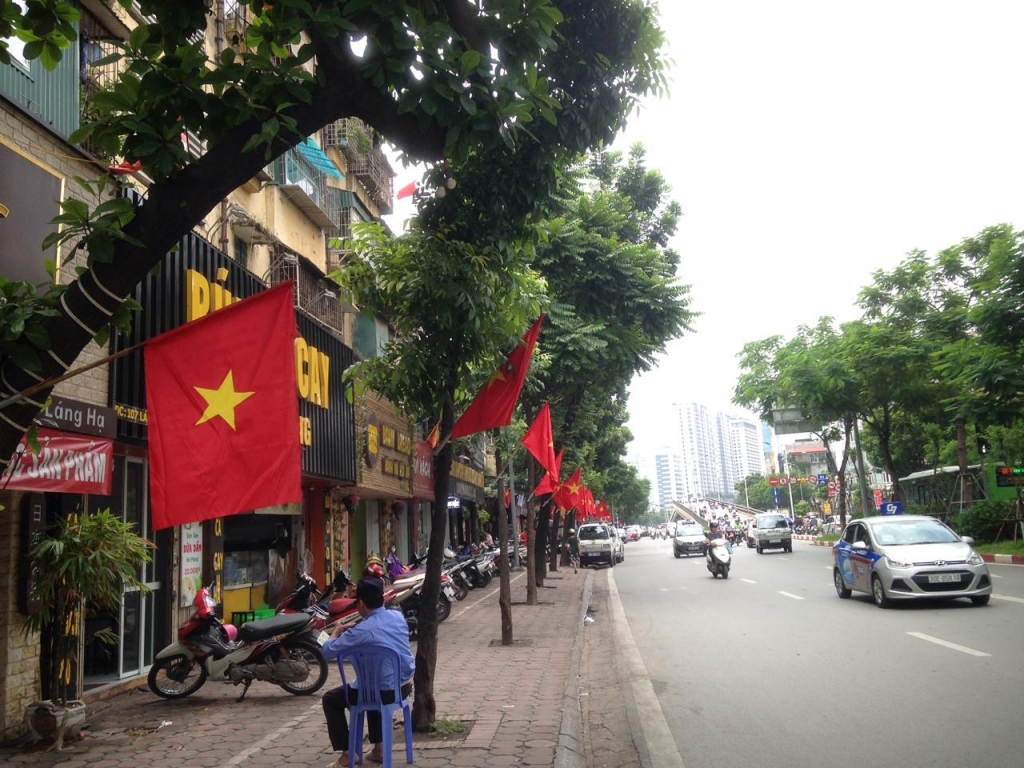Thủ đô Hà Nội rợp cờ đỏ trước ngày Quốc khánh