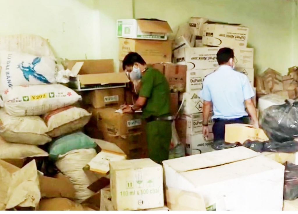 An Giang: Bắt giữ gần 450.000 chai, gói thuốc BVTV hết hạn sử dụng
