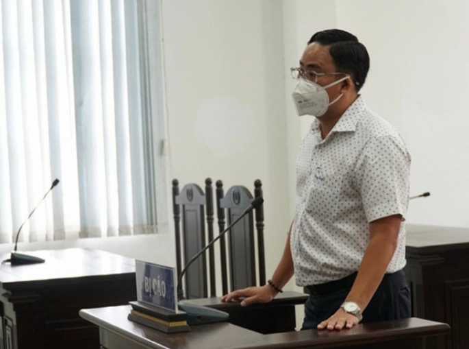 HĐXX tuyên phạt bị cáo với mức án 6 tháng tù giam đối với bị cáo Hồ Hữu Nhân (41 tuổi) về tội Chống người thi hành công vụ.