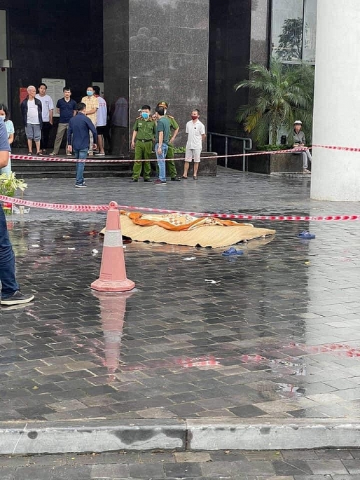 Hiện trường vụ rơi từ tầng cao tử vong xảy ra tại Chung cư Thái Hà - Constrexim