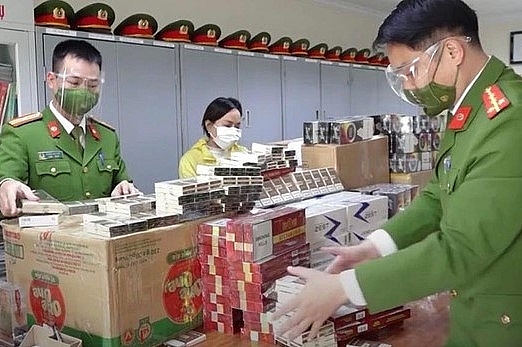 Công an quận Hai Bà Trưng, Hà Nội cho biết vừa phối hợp với các đơn vị chức năng bắt giữ hai vụ mua bán, vận chuyển số lượng lớn hàng cấm là thuốc lá điếu nhập lậu, trị giá hàng trăm triệu đồng.