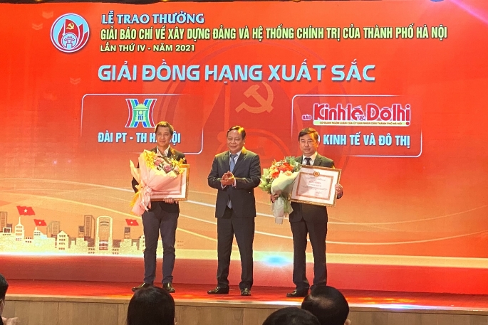 Thành phố Hà Nội trao thưởng 2 Giải báo chí