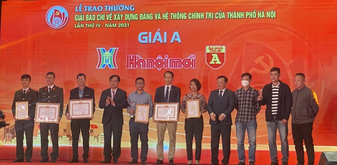 Thành phố Hà Nội trao thưởng 2 Giải báo chí