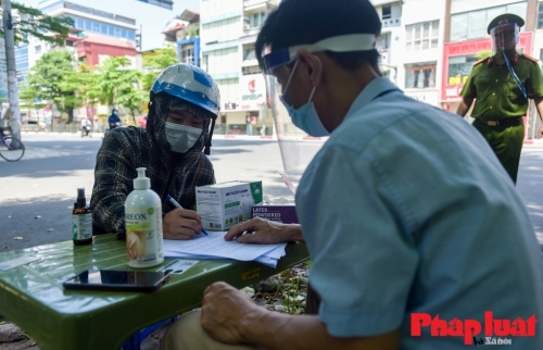 Hà Nội xử phạt gần 1.000 trường hợp vi phạm trong ngày thứ 7 thực hiện giãn cách