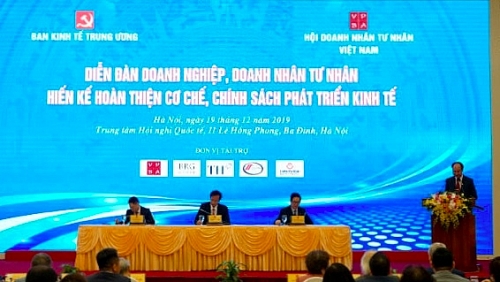 300 đại biểu tham dự Diễn đàn “Doanh nhân, doanh nghiệp tư nhân hiến kế hoàn thiện cơ chế, chính sách phát triển kinh tế”