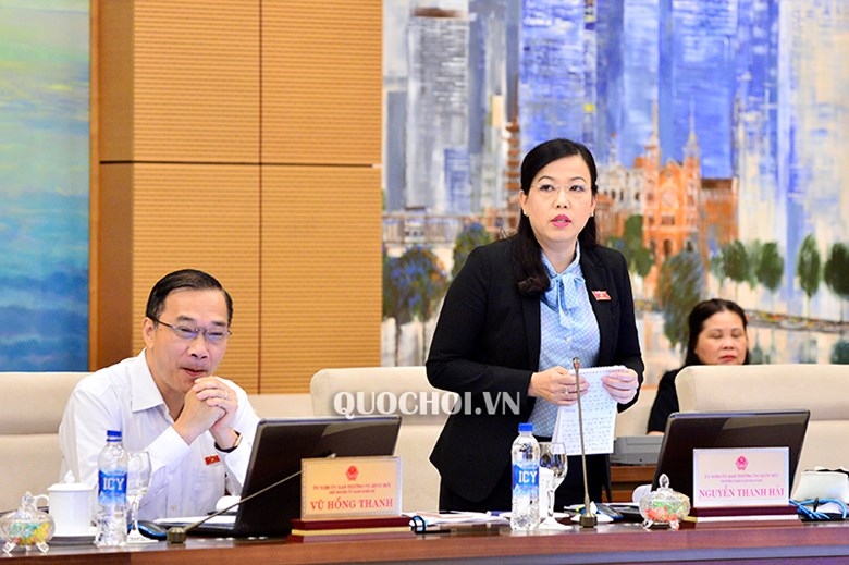 Mỗi năm, phụ huynh phải chi trung bình 1000 tỷ đồng để mua sách giáo khoa moi nam phu huynh phai chi trung binh 1000 ty dong de mua sach giao khoa