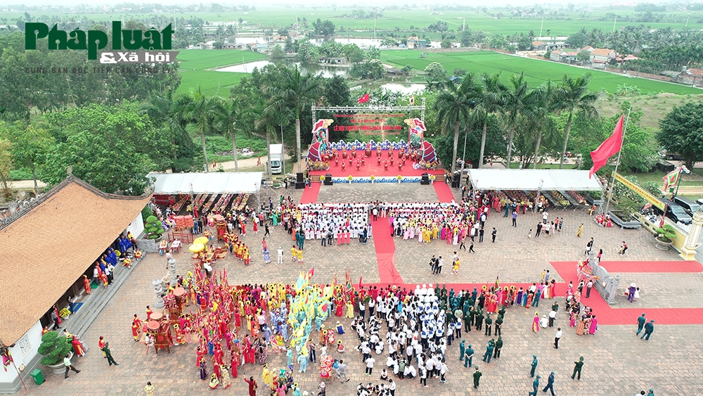 ruc ro sac mau van hoa le hoi bach dang 2019