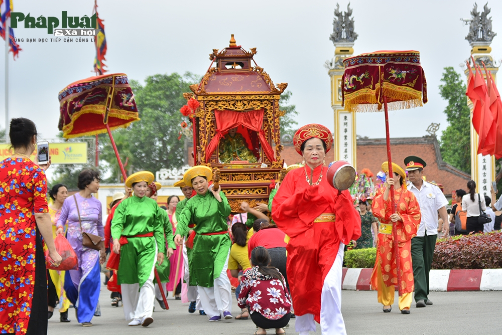 ruc ro sac mau van hoa le hoi bach dang 2019