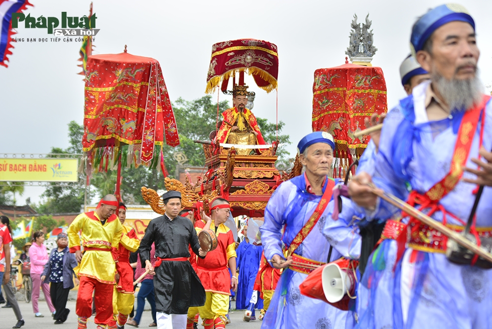 ruc ro sac mau van hoa le hoi bach dang 2019