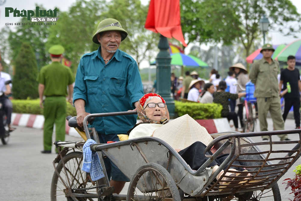 ruc ro sac mau van hoa le hoi bach dang 2019