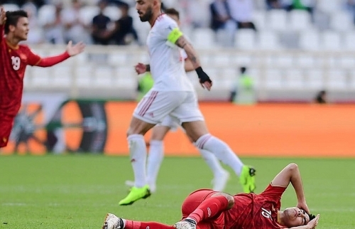 Đức Huy mất trí nhớ tạm thời sau va chạm với cầu thủ Iran