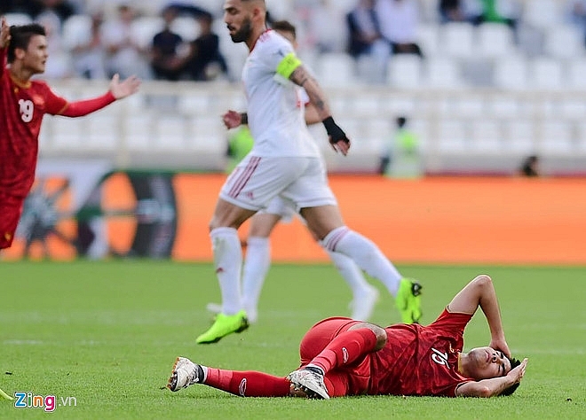 duc huy mat tri nho tam thoi sau va cham voi cau thu iran