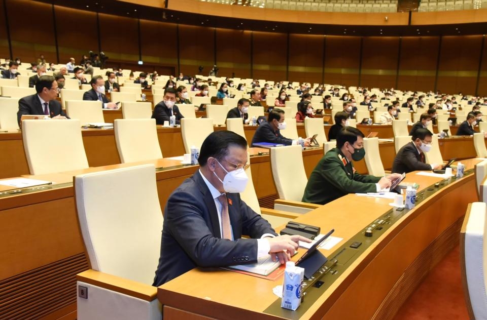 Cấc đại biểu Quốc hội bấm nút thông qua Nghị quyết tại Kỳ họp. Ảnh: Quochoi.vn