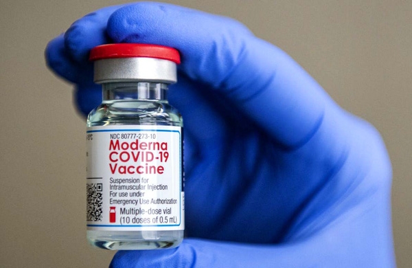 Tiêm mũi 3 vắc-xin Moderna bằng nửa liều cơ bản
