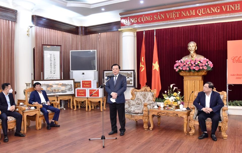 Bí thư Thành ủy Hà Nội chúc Tết gia đình chính sách, công nhân lao động