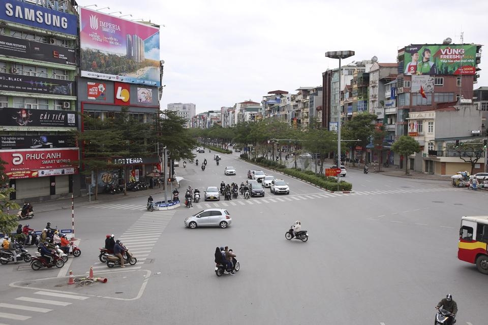 Đường phố Hà Nội trong chiều 29 tháng Chạp năm Tân Sửu.