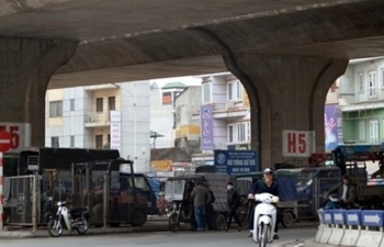 Hà Nội: Xử lý nghiêm hành vi sử dụng trái phép gầm cầu đường sắt, đường bộ