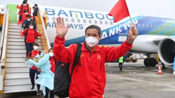 Đội tuyển nữ Việt Nam trở về nước sau hành trình lịch sử
