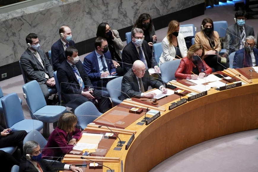 Hội đồng Bảo an Liên hợp quốc bỏ phiếu cho phiên họp đặc biệt khẩn cấp của Đại hội đồng Liên hợp quốc tại Manhattan, New York, Mỹ hôm 27-2. Ảnh: Reuters. 