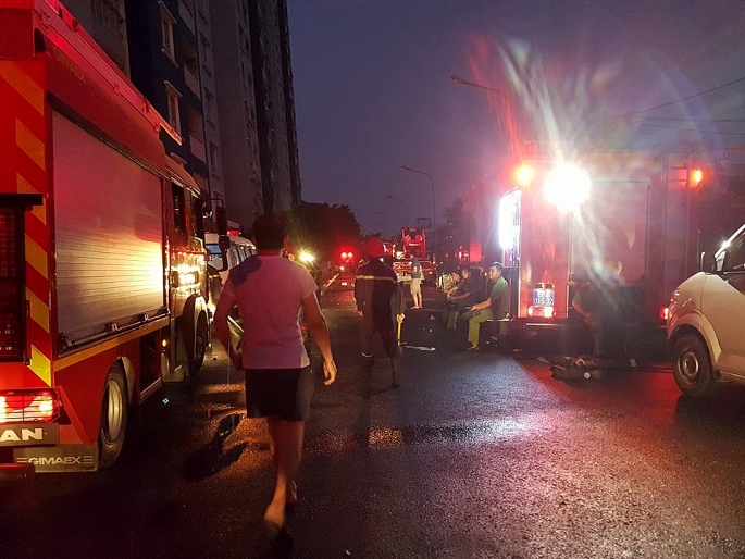 Khẩn trương khắc phục hậu quả vụ cháy chung cư cao cấp ở TPHCM khan truong khac phuc hau qua vu chay chung cu cao cap o tphcm