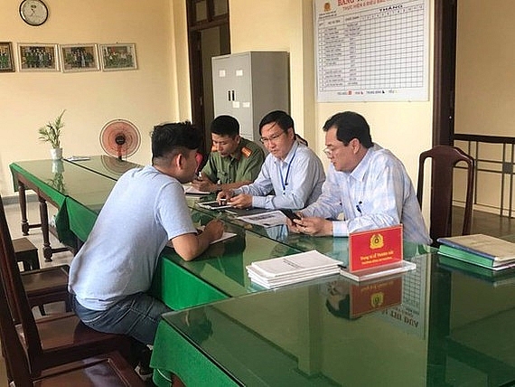 TPHCM: Xử lý nghiêm đối tượng tung tin đồn "Công an phường Phạm Ngũ Lão bị cách ly" tphcm xu ly nghiem doi tuong tung tin don cong an phuong pham ngu lao bi cach ly