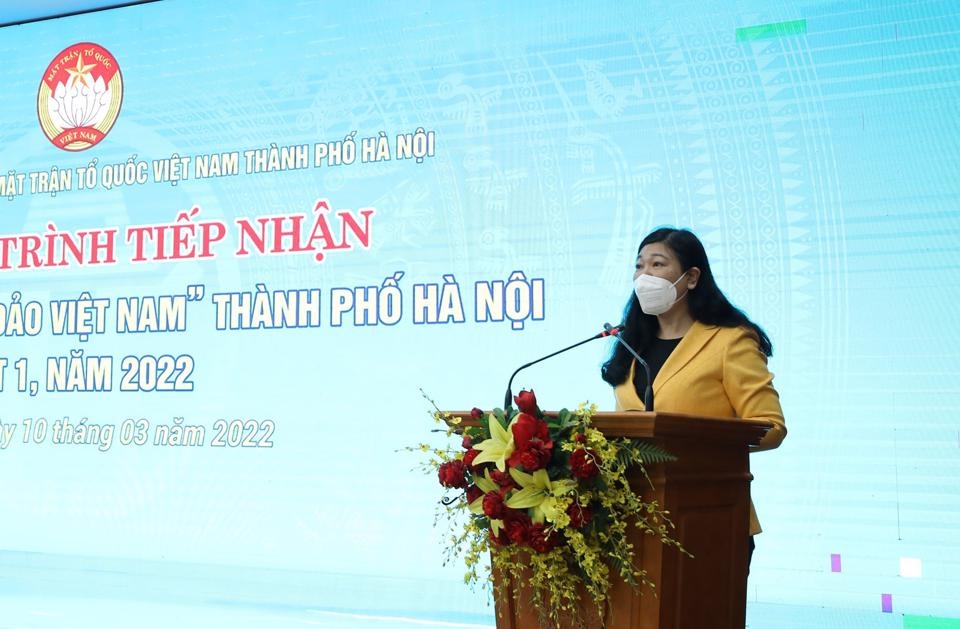 Chủ tịch Ủy ban MTTQ Việt Nam TP Hà Nội Nguyễn Lan Hương phát biểu tại buổi tiếp nhận