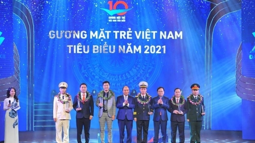 Tuyên dương 10 gương mặt trẻ Việt Nam tiêu biểu năm 2021