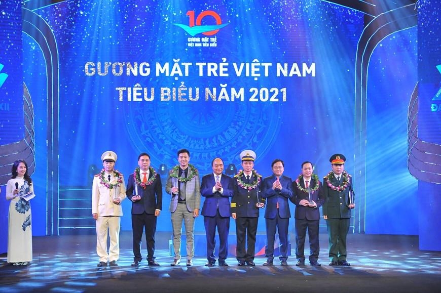 Tuyên dương 10 gương mặt trẻ Việt Nam tiêu biểu năm 2021
