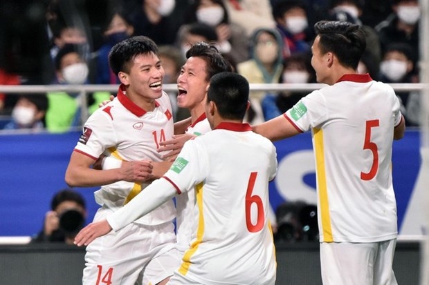 Niềm vui của tuyển Việt Nam sau bàn mở tỷ số của Thanh Bình.