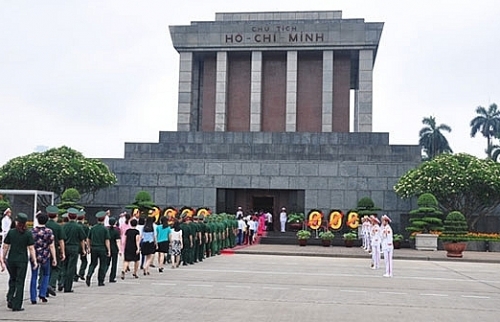 Tiếp tục tổ chức viếng Chủ tịch Hồ Chí Minh trong các ngày lễ