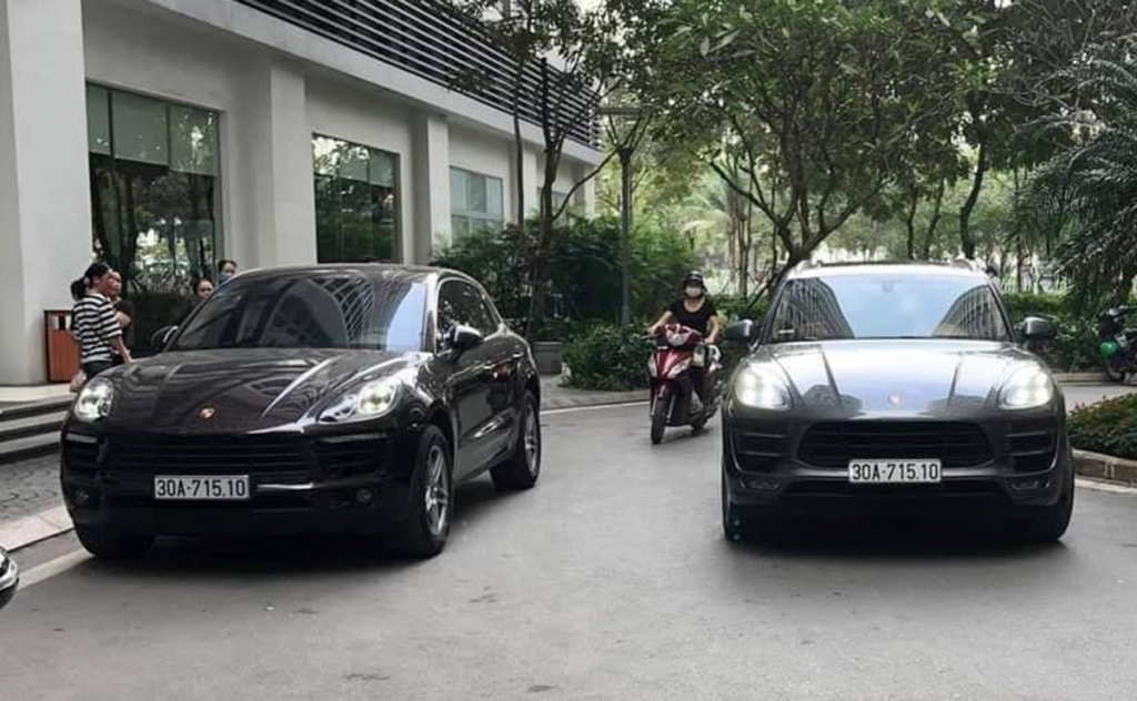 Hai chiếc siêu xe Porsche Macan trùng biển tại Khu đô thị Times City (Hà Nội)