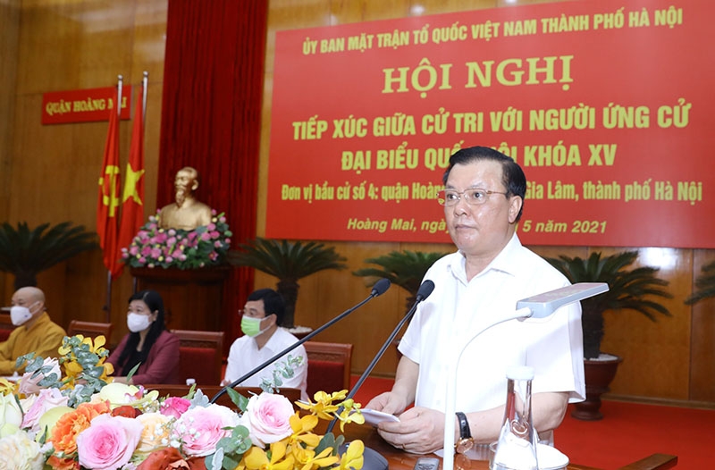 Bí thư Thành uỷ Hà Nội Đinh Tiến Dũng và ứng cử viên đại biểu Quốc hội khóa XV tiếp xúc cử tri quận Hoàng Mai, huyện Gia Lâm