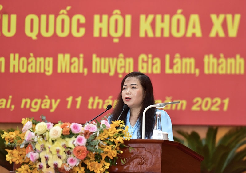 Bí thư Thành uỷ Hà Nội Đinh Tiến Dũng và ứng cử viên đại biểu Quốc hội khóa XV tiếp xúc cử tri quận Hoàng Mai, huyện Gia Lâm