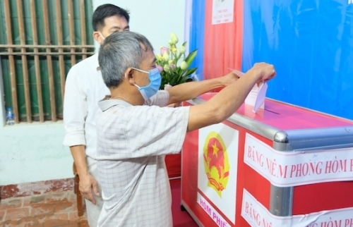 Tỷ lệ cử tri huyện Sóc Sơn, Mê Linh đi bầu thêm, bầu lại đại biểu HĐND cấp xã lần lượt đạt 93,66% và 98,81%