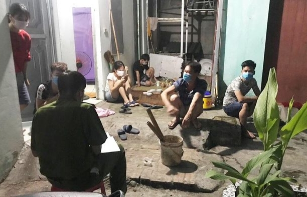 Bắc Giang: Phạt 105 triệu đồng 7 người tụ tập xem bóng đá