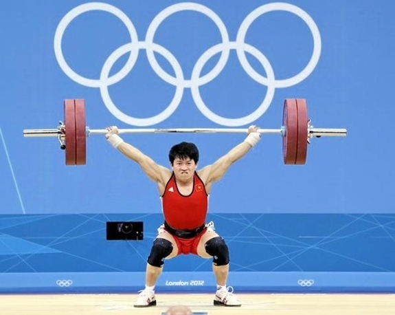  Vận động viên Trần Lê Quốc Toàn được nhận huy chương đồng Olympic London 2012. Ảnh: Vietnamnet