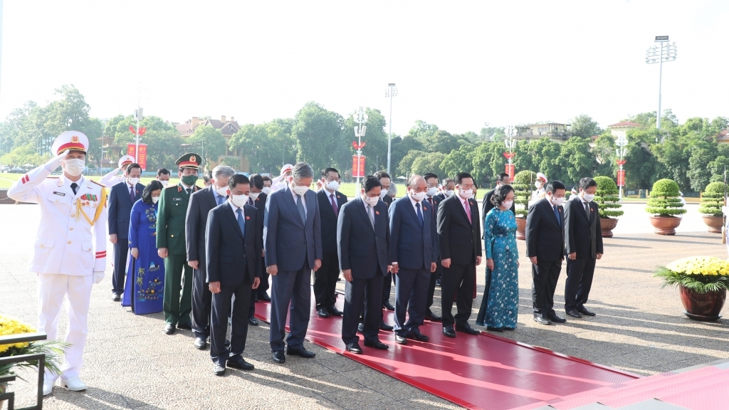 Lãnh đạo Đảng, Nhà nước, Quốc hội đặt vòng hoa, tưởng niệm các Anh hùng liệt sĩ