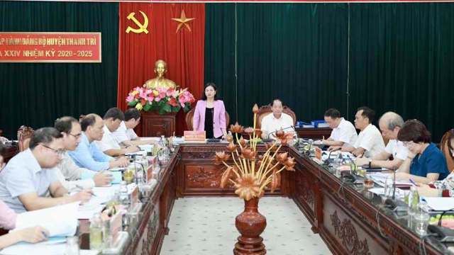 Phó Bí thư Thường trực Thành ủy Hà Nội Nguyễn Thị Tuyến kiểm tra công tác cán bộ tại Thanh Trì