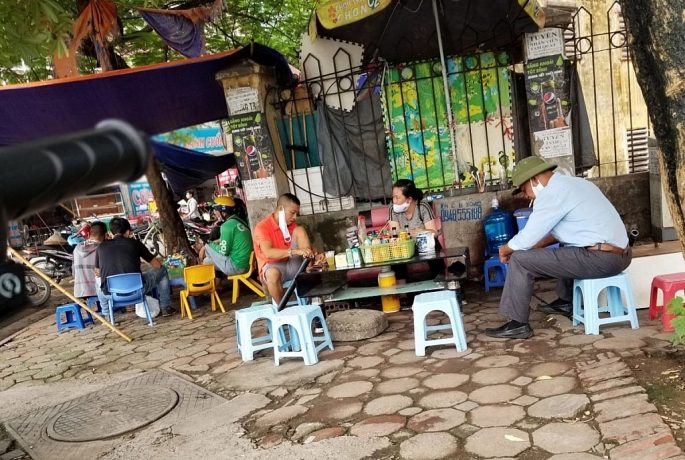 phuong my dinh 2 tra da via he de mat co quan chuc nang bat chap lenh cam