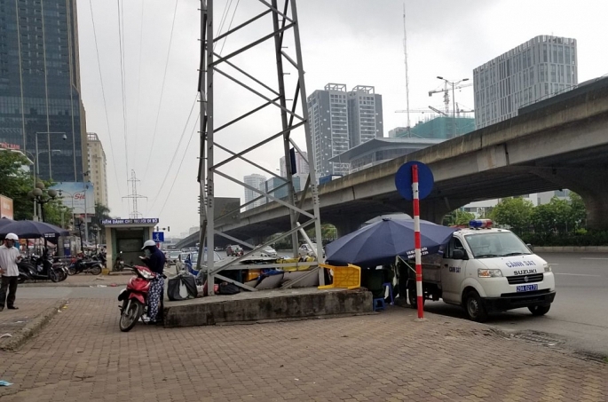 phuong my dinh 2 tra da via he de mat co quan chuc nang bat chap lenh cam