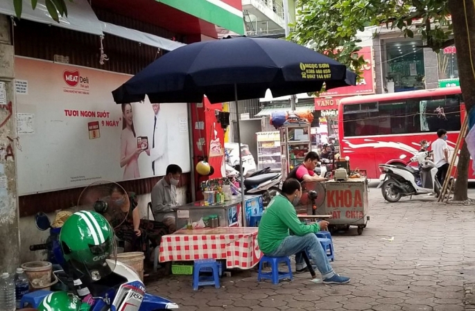 phuong my dinh 2 tra da via he de mat co quan chuc nang bat chap lenh cam