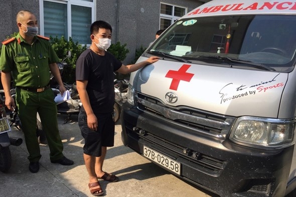 Phạt 35 triệu đồng tài xế xe cứu thương “thông chốt” vào Hà Nội