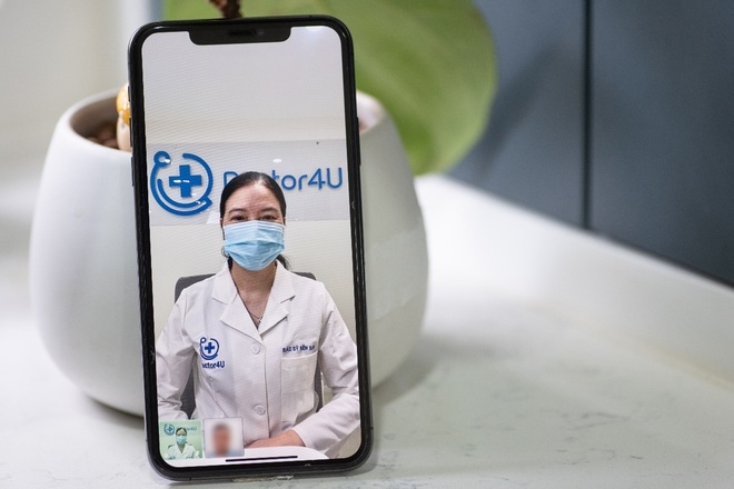 Bác sĩ tư vấn bệnh online miễn phí cho người dân vùng dịch