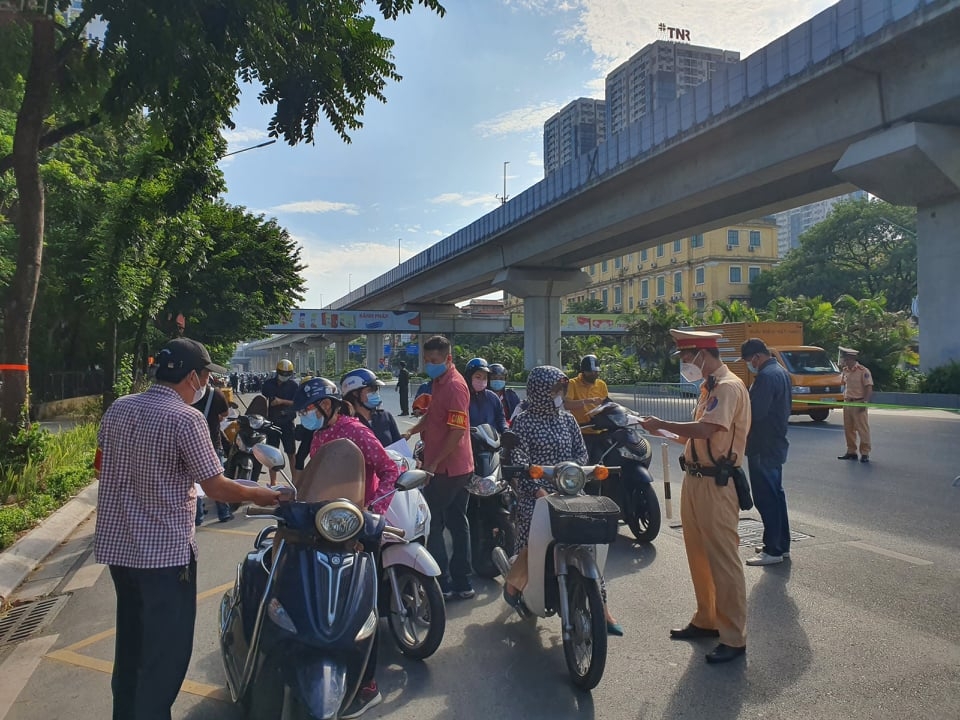 Hà Nội: 6 Tổ công tác kiểm soát hơn 2.100 trường hợp, xử phạt nhiều vi phạm về phòng chống dịch