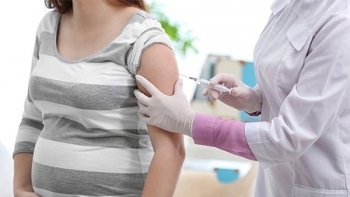 Ưu tiên tiêm vaccine cho phụ nữ mang thai, bà mẹ đang cho con bú