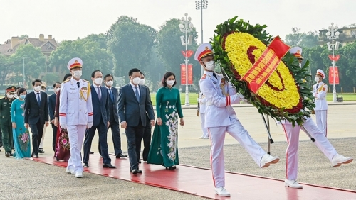 Lãnh đạo thành phố Hà Nội vào Lăng viếng Chủ tịch Hồ Chí Minh