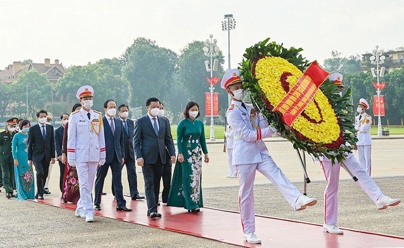 Lãnh đạo thành phố Hà Nội vào Lăng viếng Chủ tịch Hồ Chí Minh