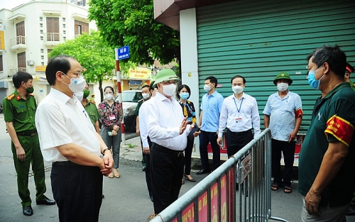 Hà Nội: Kiên trì thực hiện giãn cách xã hội, lấy mẫu xét nghiệm toàn bộ người dân khu vực nguy cơ cao