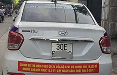 Sở GTVT Hà Nội yêu cầu các hãng taxi tháo biểu ngữ phản đối Grab, Uber